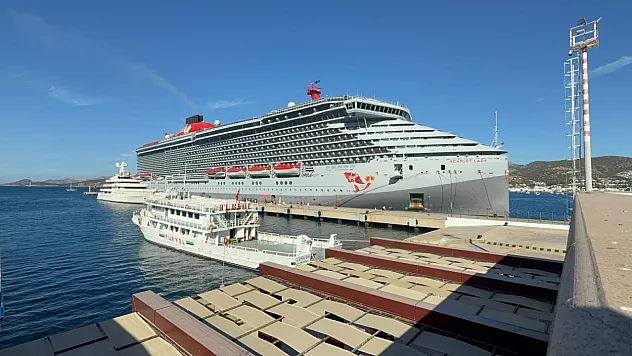 Bodrum'a dev kruvaziyer geldi