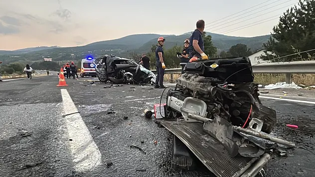 Bolu D-100'de refüjü aşan otomobil faciaya yol açtı: 1 kişi yaşamını yitirdi, 2 sürücü ağır yaralandı