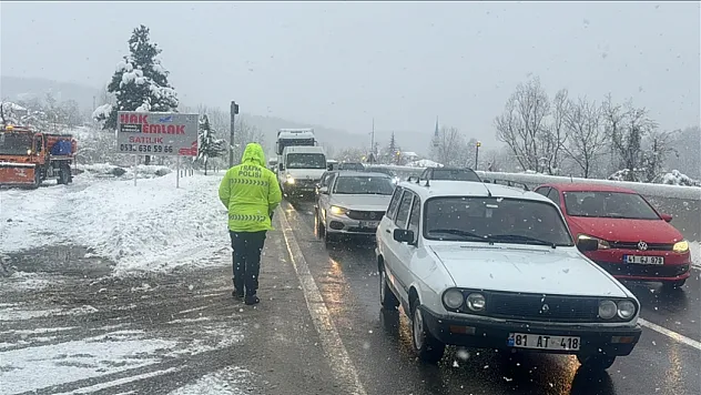 Bolu'da kayan kamyon ve tırlar ulaşımı aksatıyor