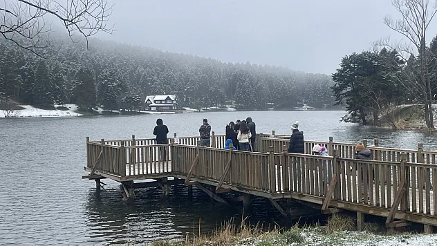 Bolu ve Kocaeli'nin yüksek kesimlerinde kar etkili oluyor