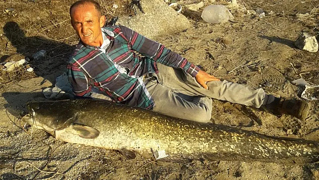 Boyu kadar balık yakaladı