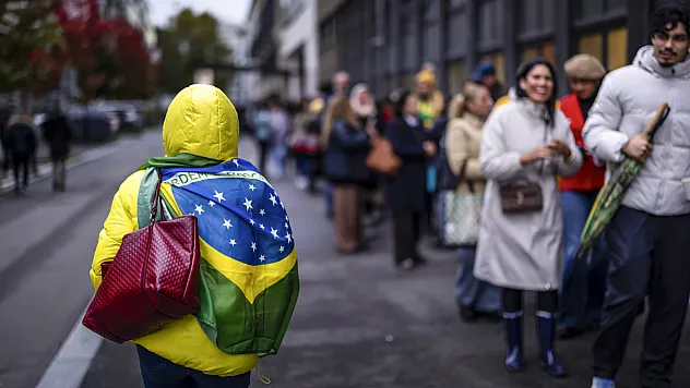 Brezilya sandık başında: Lula ve Flavio Bolsonaro ikinci turda yarışıyor