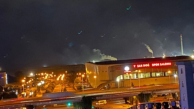 Bunlar Tren Bacası Değil Fabrika Bacası