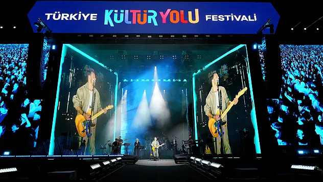 Buray konserinde tekmeli yumruklu kavga: Bazı gençler gözaltında
