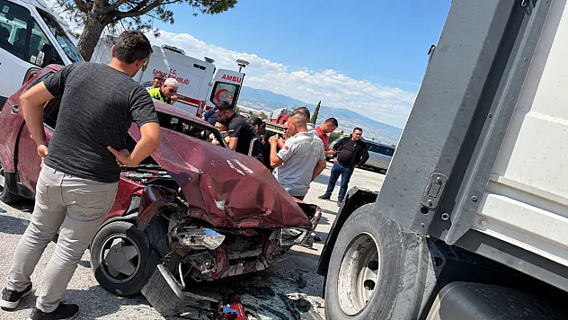 Burdur'da tır ile otomobil çarpıştı 2 yaralı