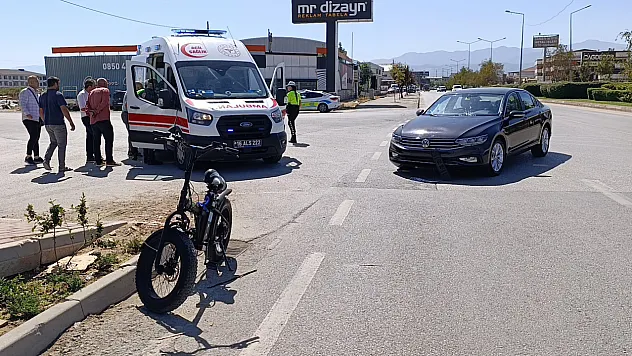 Bursa'da Otomobil ile Elektrikli Bisiklet Çarpıştı: 1 Yaralı