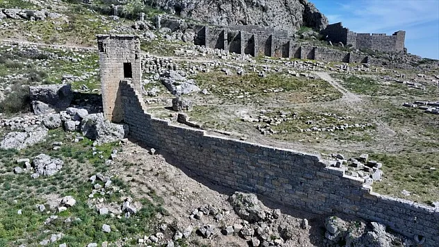 Büyük İskender'e geçit vermeyen surlar ayağa kaldırıldı