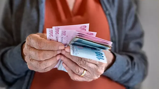 Çalışan emeklilerin teşvik hayali suya düştü!