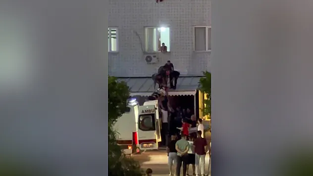 Cam silerken metrelerce yükseklikten düştü