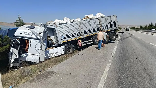 Tır kamyonete arkadan çarptı, 1 yaralı