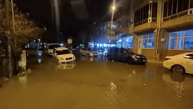 Çanakkale'de Sağanak Sonrası Sokaklar Göle Döndü