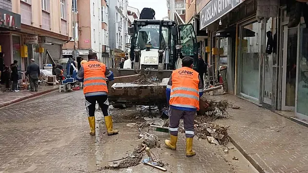 Canik Belediyesi Havza'daki sel bölgesine destek verdi