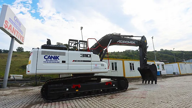 Canik Belediyesinin araç filosuna yeni ekskavatör