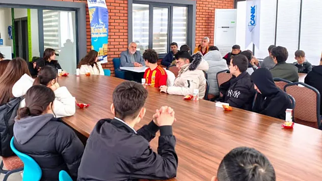 Canik Halk Kütüphanesinde 'Kuşak Buluşmaları' söyleşisi düzenlendi