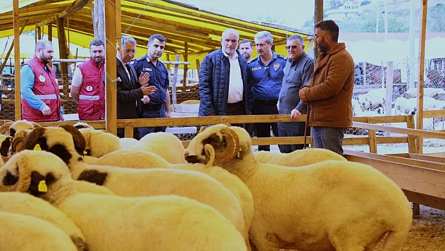 Canik Kurban Pazarı'na Akın: Vatandaş da Üretici de Memnun