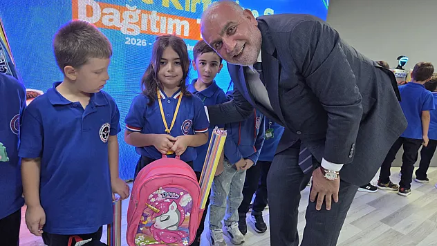 Canik'te birinci sınıflara çanta ve kırtasiye sürprizi