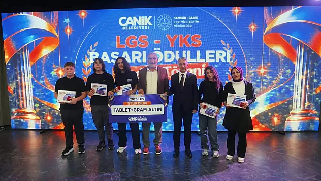 Canik'te dereceye giren öğrencilere başarı ödülü