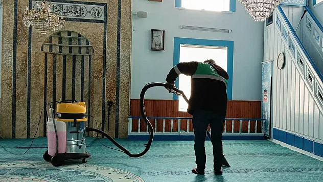 Canik'te ekipler sahaya indi ! Camiler köşe bucak temizlendi