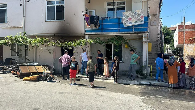 Canik'te ev yangını paniği: Eşyalar kullanılamaz hale geldi