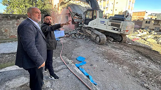 Canik'te riskli yapılar yıkılıyor