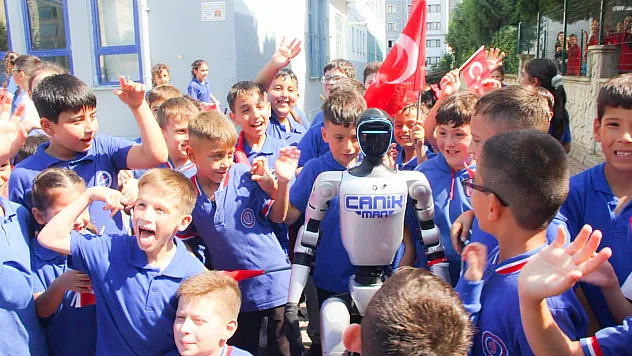 CANİKMAN Samsun'da okul sıralarında