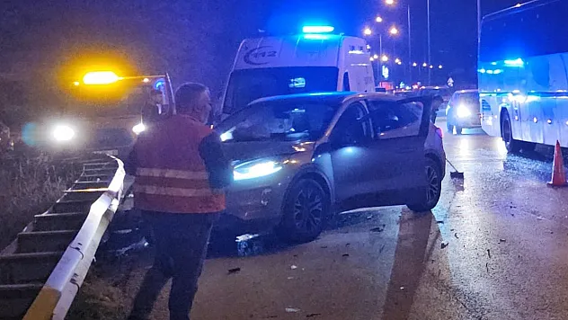 Çarpışan otomobil ile hafif ticari araçtaki 4 kişi yaralandı