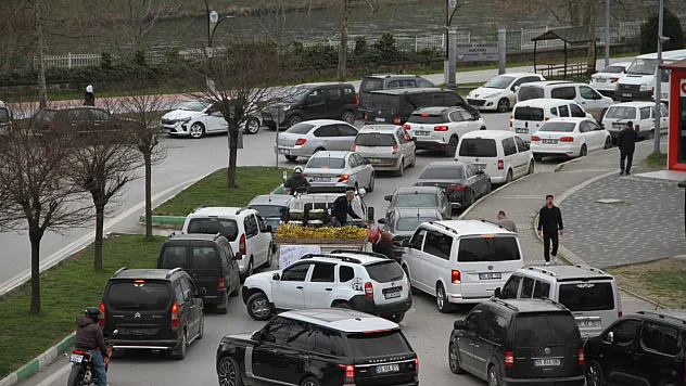 Çarşamba'da bayram yoğunluğu: Trafikte aksamalar yaşanıyor