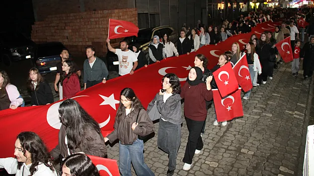Çarşamba'da Cumhuriyet coşkusu fener alayına taşındı