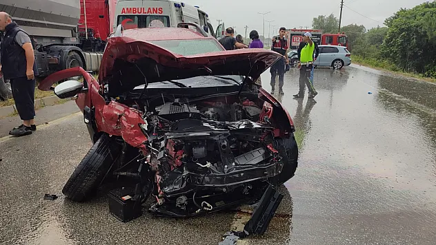 Çarşamba'da feci kaza: 2'si ağır 4 yaralı