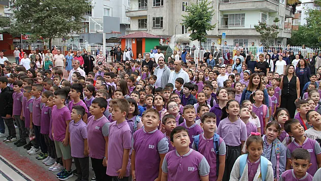 Çarşamba'da okullarda ilk zil çaldı