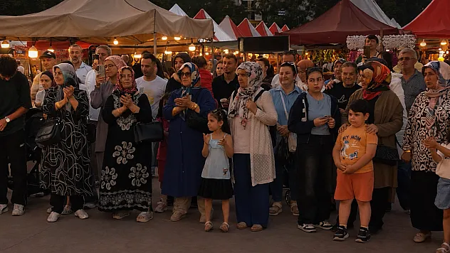 Çarşamba'da sıra gecesi coşkusu