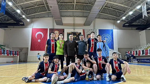 Çarşamba Fen Lisesi futsalda şampiyon oldu