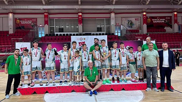 Çarşamba Gençlik Spor Kulübü U12 Ligi'nde şampiyon oldu