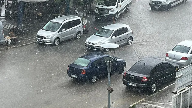 Çarşamba sağanağa teslim oldu!