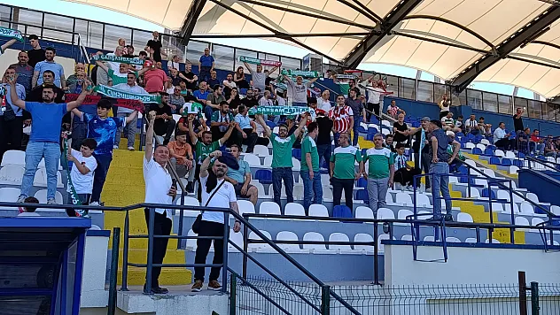 Çarşambaspor taraftarı İstanbul'da tribünleri dolduruyor