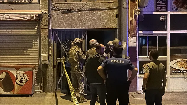 Çatıdan çatıya geçen şahsı özel harekât ekipleri ikna etti