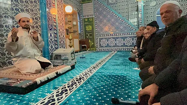 'Çiftetelli' çaldı, imam dayanamadı: 'Bari kuş sesi koyun'