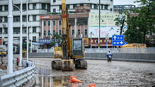 Çin'de Aşırı Yağışlar Havalimanlarını Vurdu: 245'ten Fazla Sefer İptal