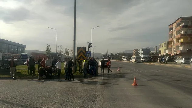 ciple çarpışan motosikletteki çift ağır yaralandı