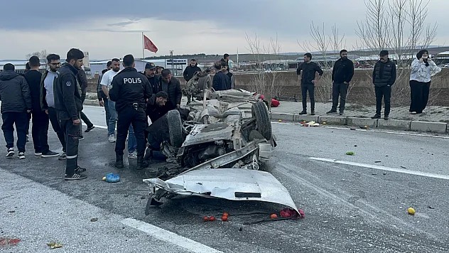 Çorum'da devrilen otomobildeki 3 kişi yaralandı