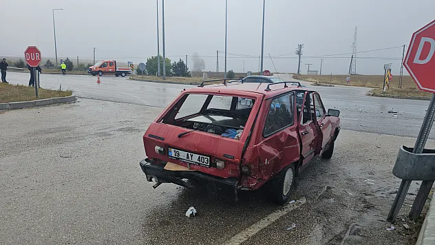 Çorum'da iki otomobilin çarpıştığı kazada 4 kişi yaralandı