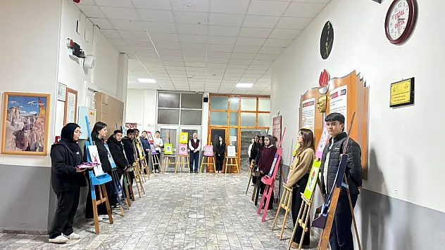 Çorum'da öğrencilerin tezhip eserleri sergilendi