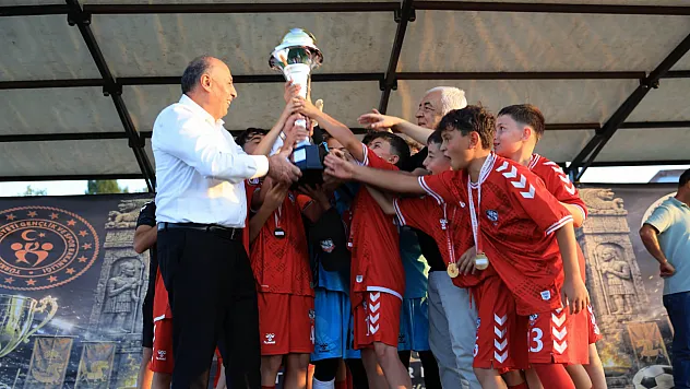 Çorum'daki Hitit Cup'ta Şampiyon Samsun Kadıköy Spor Oldu