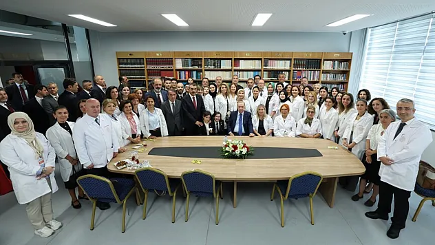 Cumhurbaşkanı Erdoğan'dan Gazi Anadolu Lisesi'ne sürpriz ziyaret
