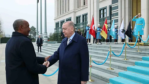 Cumhurbaşkanı Erdoğan el Burhan'ı resmi törenle karşıladı