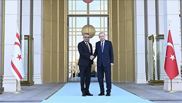 Cumhurbaşkanı Erhürman'a resmi törenle karşılama