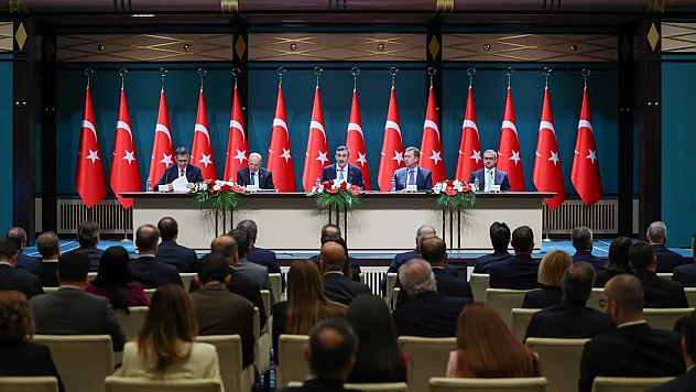 Cumhurbaşkanı Yardımcısı Yılmaz: 'Enflasyonun yıl sonunda yüzde 28,4 olmasını bekliyoruz'