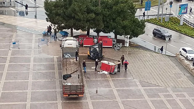 Cumhuriyet Meydanı'nda İş Kazası Paniği