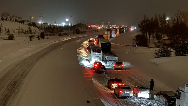 D-100'de ulaşım durduruldu