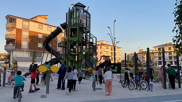 Daha bitmeden buluşma noktası oldu